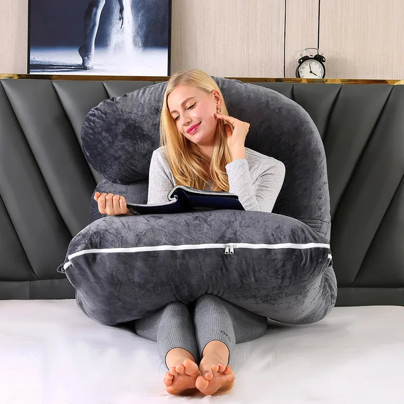 Velværepute – J-formet pute for graviditet og avslapning.
